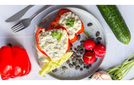 Fit twarożek warzywny na papryce